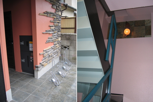 建物入り口と階段の写真